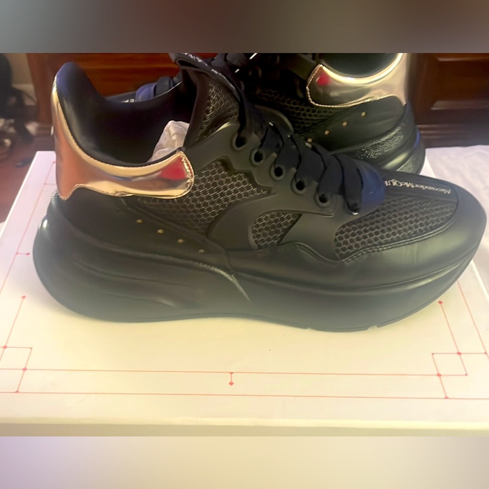 Alexander McQueen Size 9